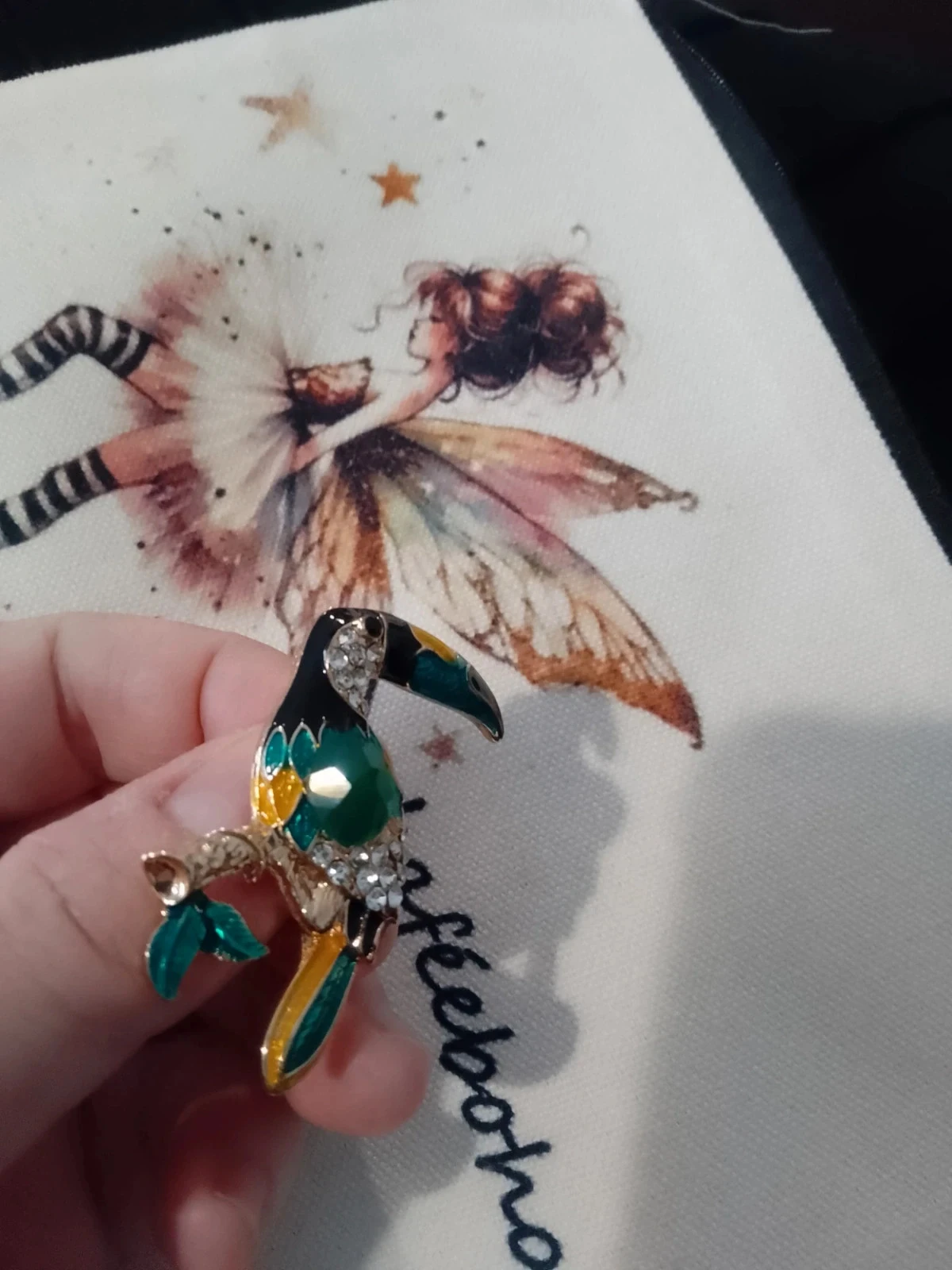 Green onyx stone toucan brooch – photo 2
